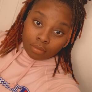 Meet your Posher, Dominique